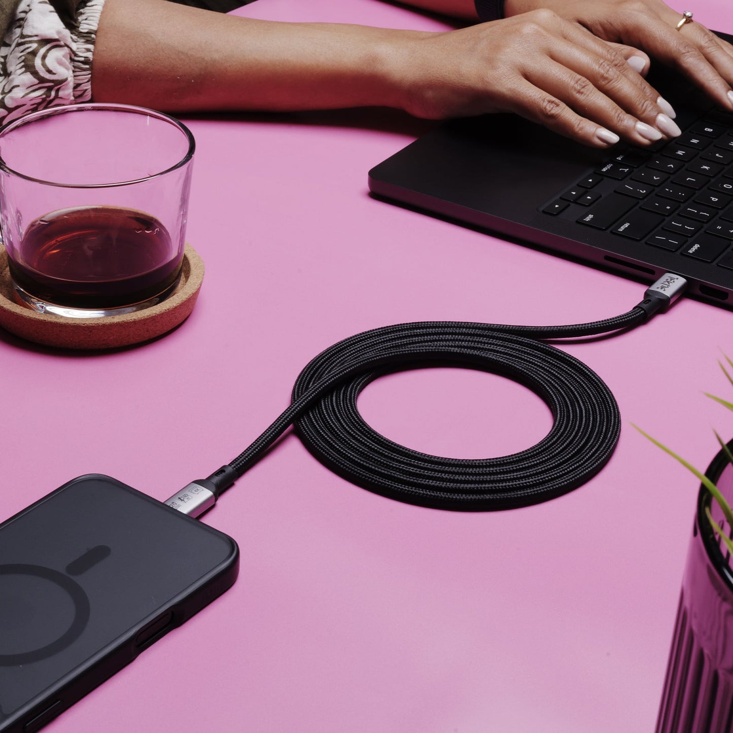 TEKNE 240W USB4 Braided Cable | Ultra-Fast Charging & 20Gbps Data Transfer | Durable 2m Cable - Black 