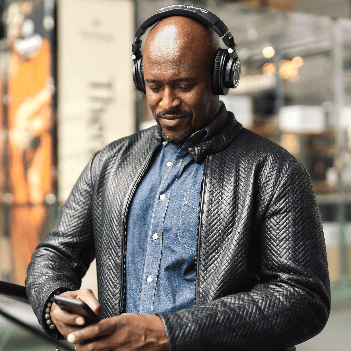 Audio technica over-ear headphone - Black